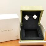 Van Cleef & Arpels Vintage Alhambra earrings 18k white gold, mother-of-pearl - Image 3