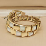 Bvlgari Serpenti bracelet 18k yellow gold, mother-of-pearl, M - Image 5