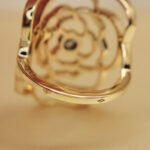 Chanel Camelia ring 18k yellow gold, diamond, 51 - Image 9