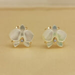 Cartier Caresse earrings 18k yellow gold,mother-of-pearl,diamond,studs - Image 3