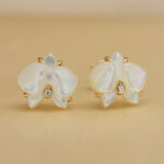 Cartier Caresse earrings 18k yellow gold,mother-of-pearl,diamond,studs - Image 2