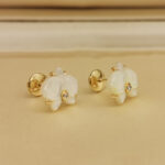 Cartier Caresse earrings 18k yellow gold,mother-of-pearl,diamond,studs - Image 4