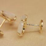 Cartier Caresse earrings 18k yellow gold,mother-of-pearl,diamond,studs - Image 6