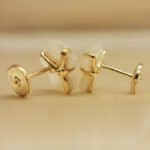 Cartier Caresse earrings 18k yellow gold,mother-of-pearl,diamond,studs - Image 9