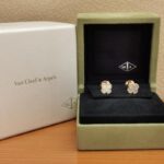 Van Cleef Sweet Alhambra earstuds 18k yellow gold, mother-pearl (2023) - Image 3