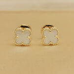 Van Cleef Sweet Alhambra earstuds 18k yellow gold, mother-pearl (2023) - Image 2