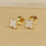 Van Cleef Sweet Alhambra earstuds 18k yellow gold, mother-pearl (2023) - Image 6