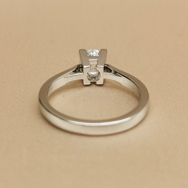 Harry Winston HW Logo Round Ring Platinum Diamond 50 Luxury Brand harry-winston-hw-logo-round-ring-platinum-diamond-50-luxury-brand