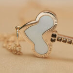 Tiffany & Co. Fleur de Lis Key Pendant rose gold, diamond,MOP - Image 8