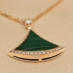 Bvlgari Divas' Dream necklace 18k rose gold, malachite, diamond - Image 5