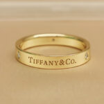 Tiffany & Co. band ring 18k yellow gold, 3 diamonds, 26 - Image 2