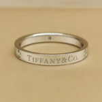 Tiffany & Co. Band ring platinum, 3 diamonds, 14 - Image 2