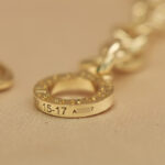 Bvlgari Bvlgari bracelet 18k yellow gold, mother-of-pearl Onyx(Dec 25) - Image 6